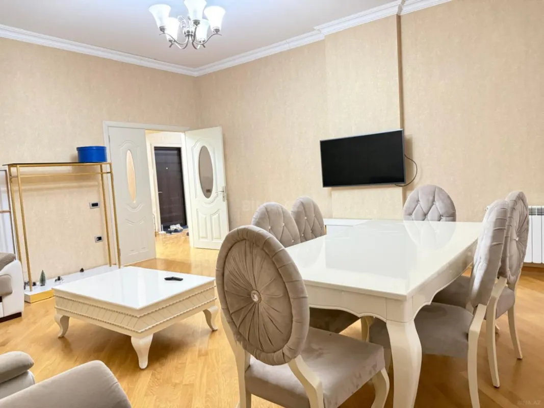 Kirayə verilir 2 otaqlı mənzil 90 m²