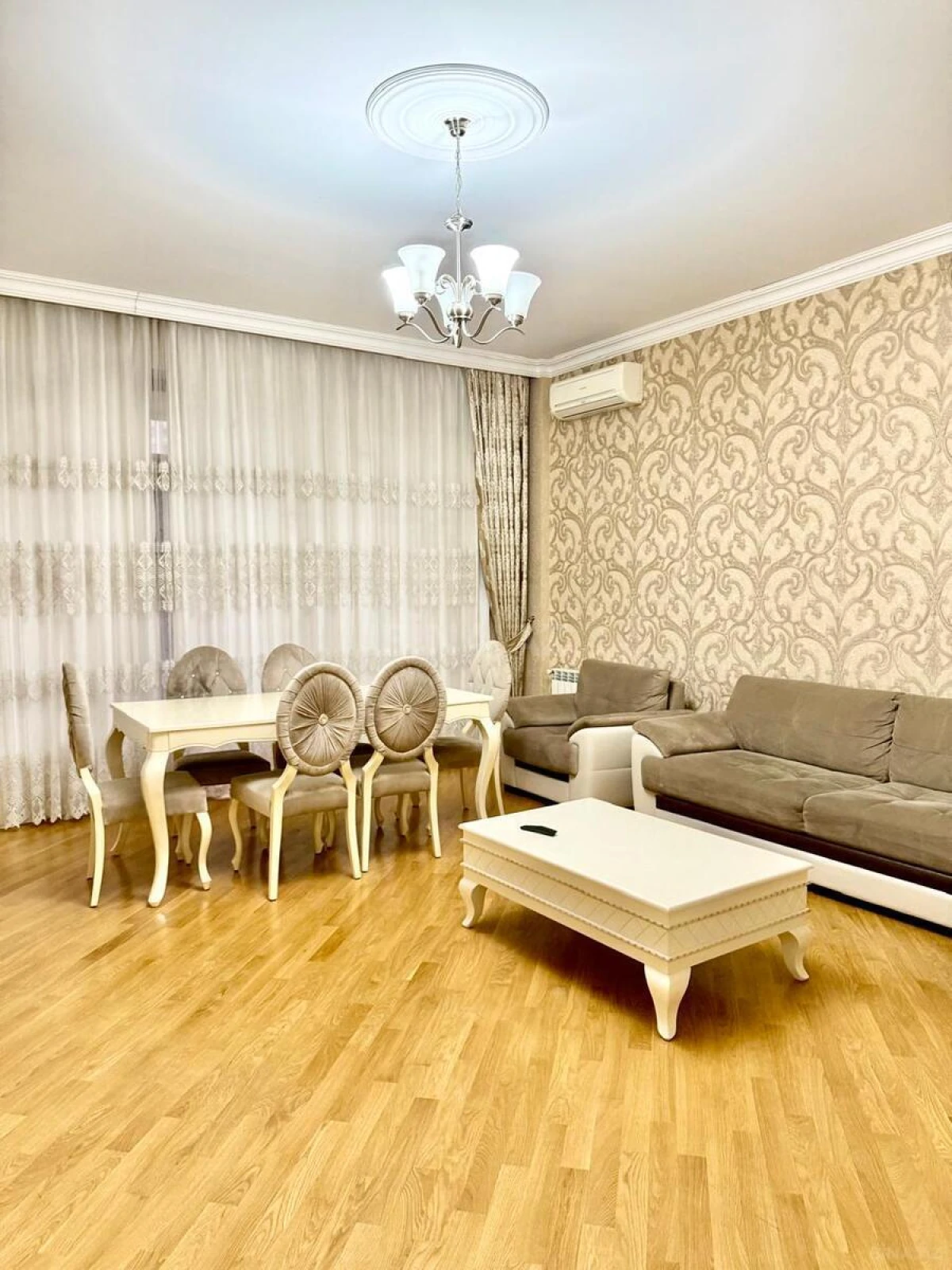 Kirayə verilir 2 otaqlı mənzil 90 m²