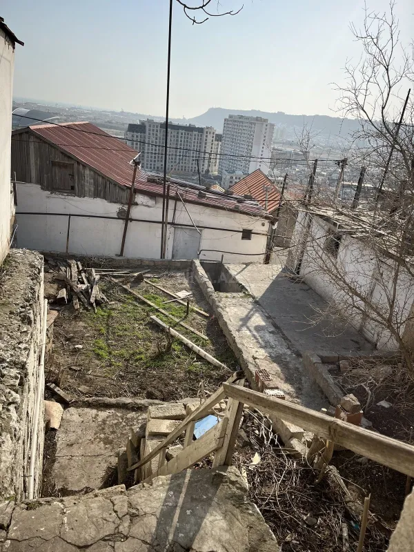 Satılır 5 otaqlı həyət evi 100 m²