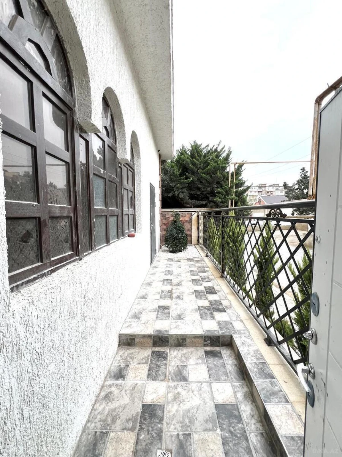 Satılır 2 otaqlı mənzil 67 m²