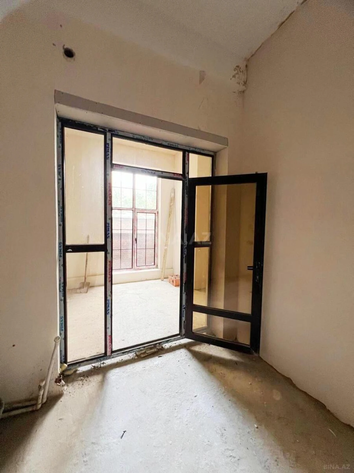 Satılır 2 otaqlı mənzil 67 m²