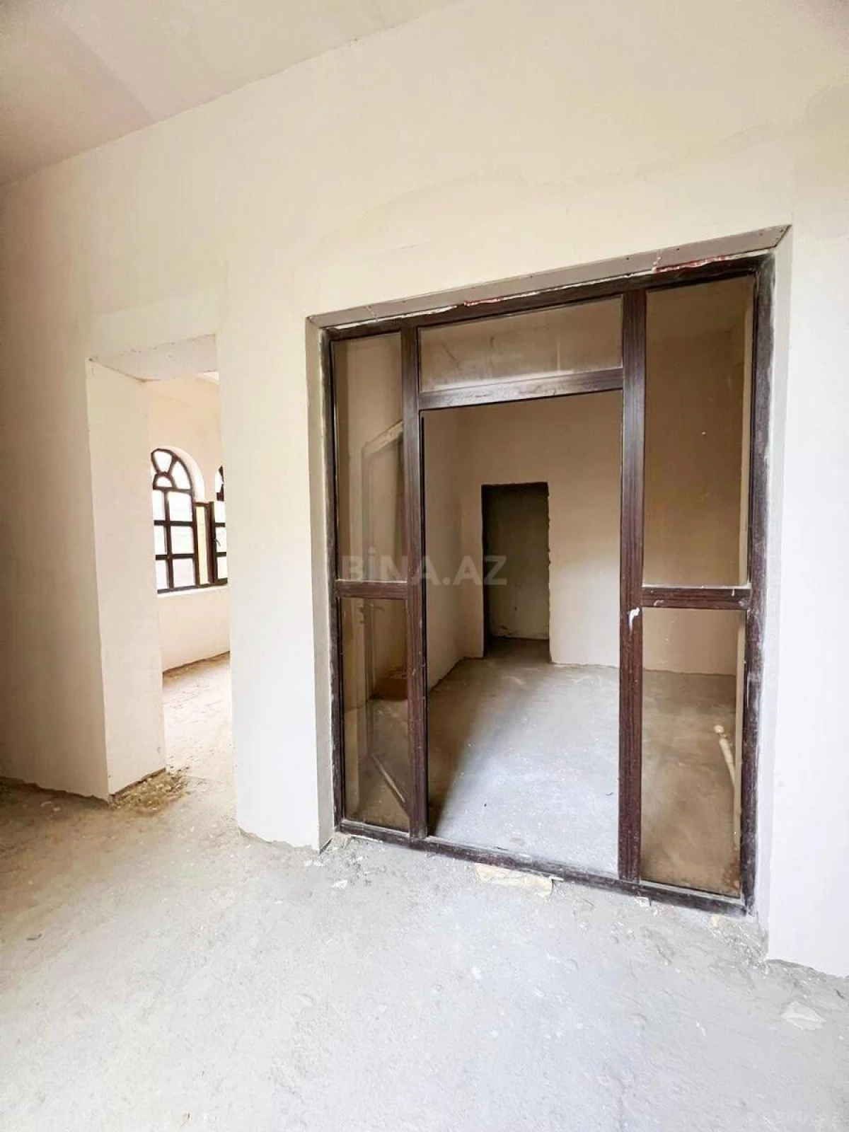Satılır 2 otaqlı mənzil 67 m²