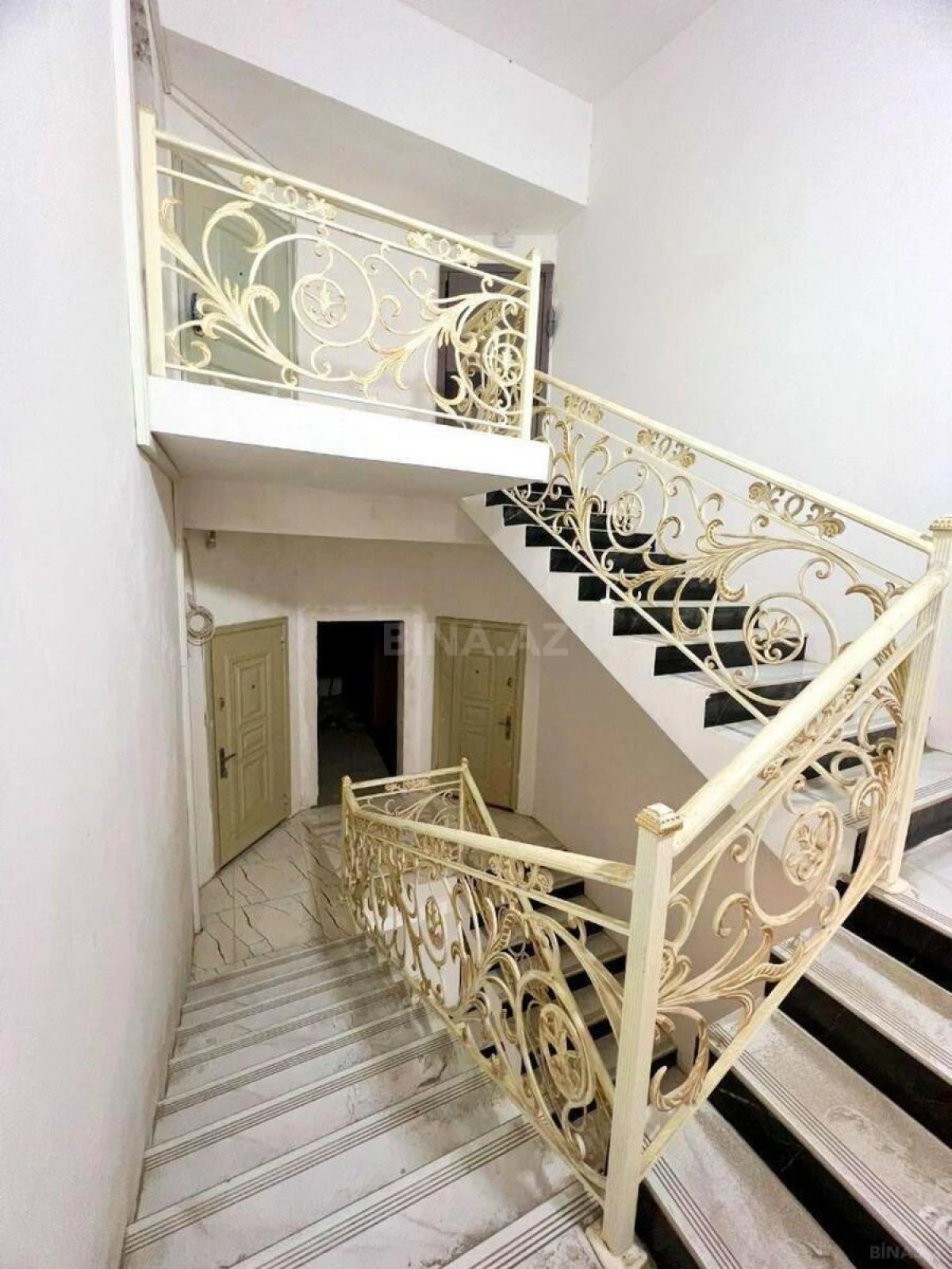 Satılır 2 otaqlı mənzil 67 m²