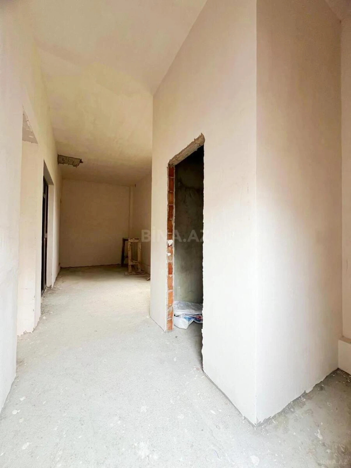Satılır 2 otaqlı mənzil 67 m²