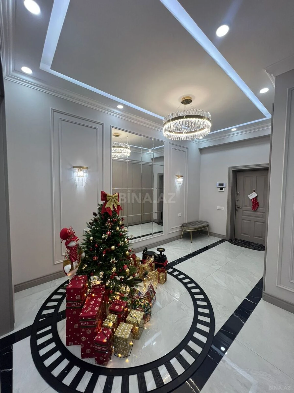 Satılır 3 otaqlı mənzil 135 m²