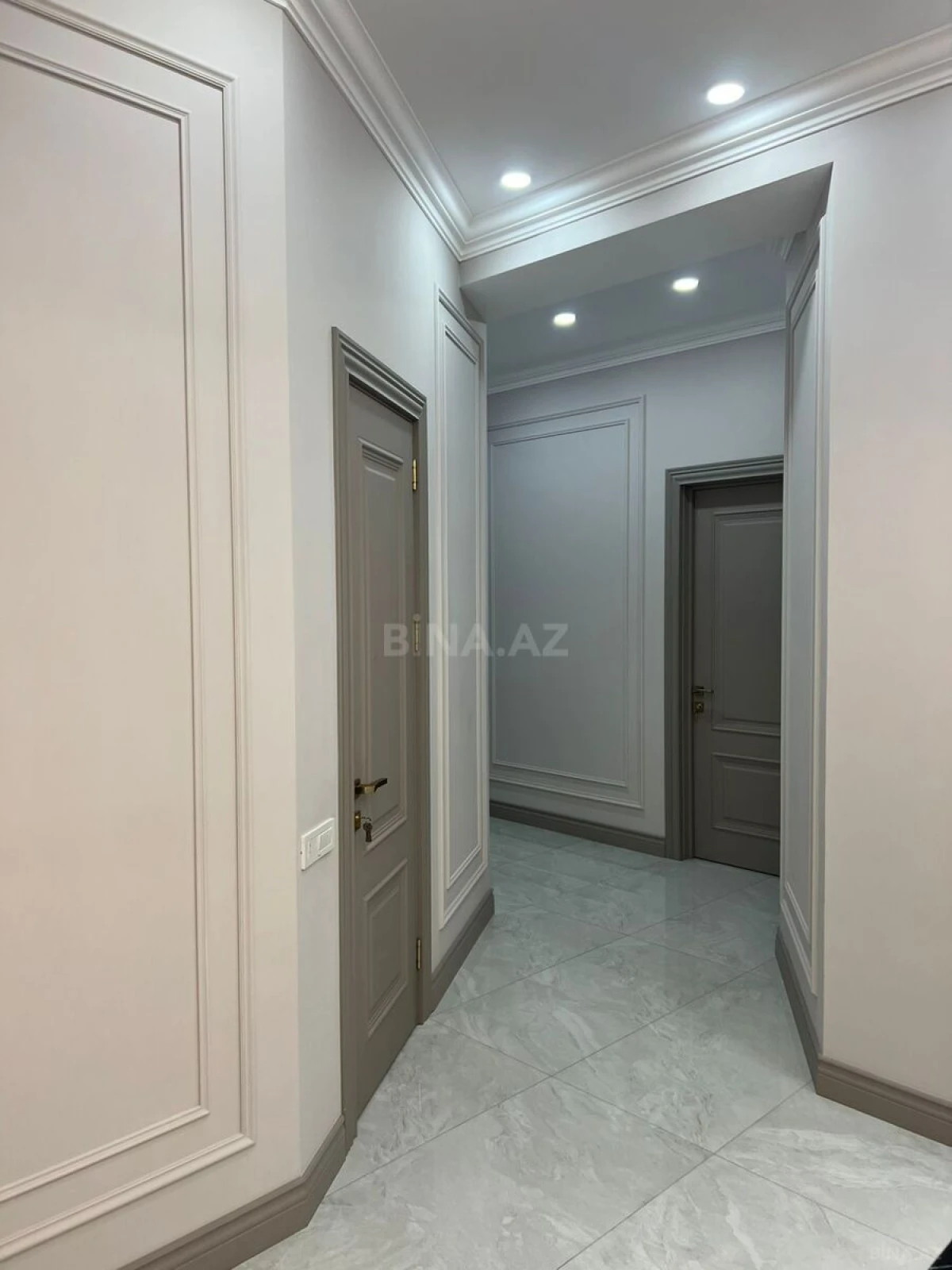 Satılır 3 otaqlı mənzil 135 m²