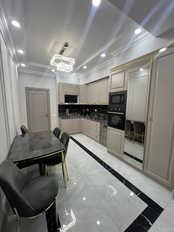 Satılır 3 otaqlı mənzil 135 m²