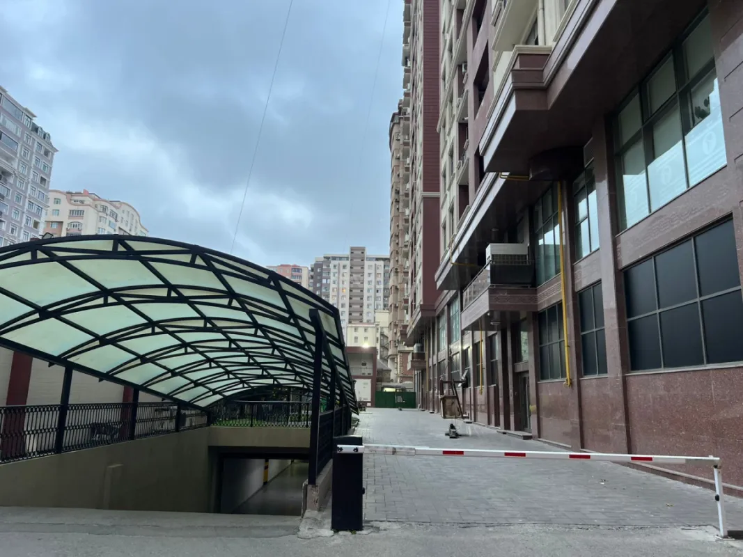 Satılır 3 otaqlı mənzil 135 m²