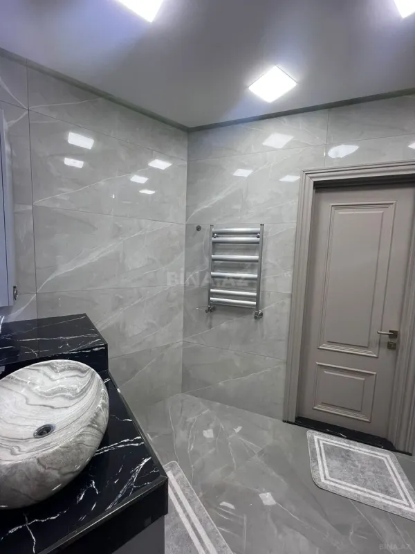 Satılır 3 otaqlı mənzil 135 m²