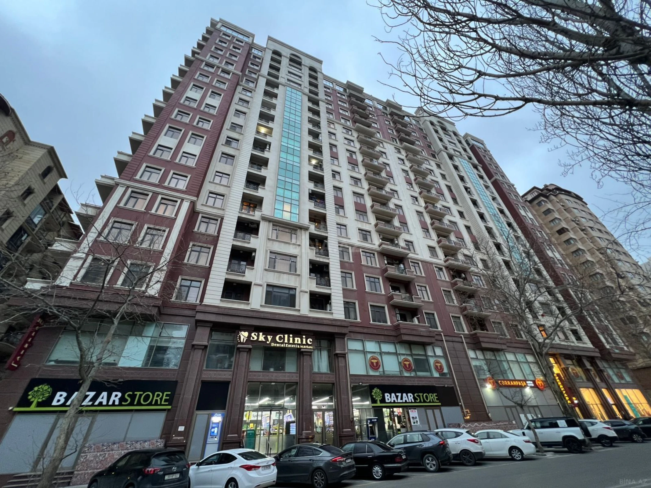 Satılır 3 otaqlı mənzil 135 m²