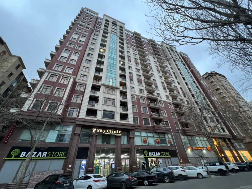 Satılır 3 otaqlı mənzil 135 m²