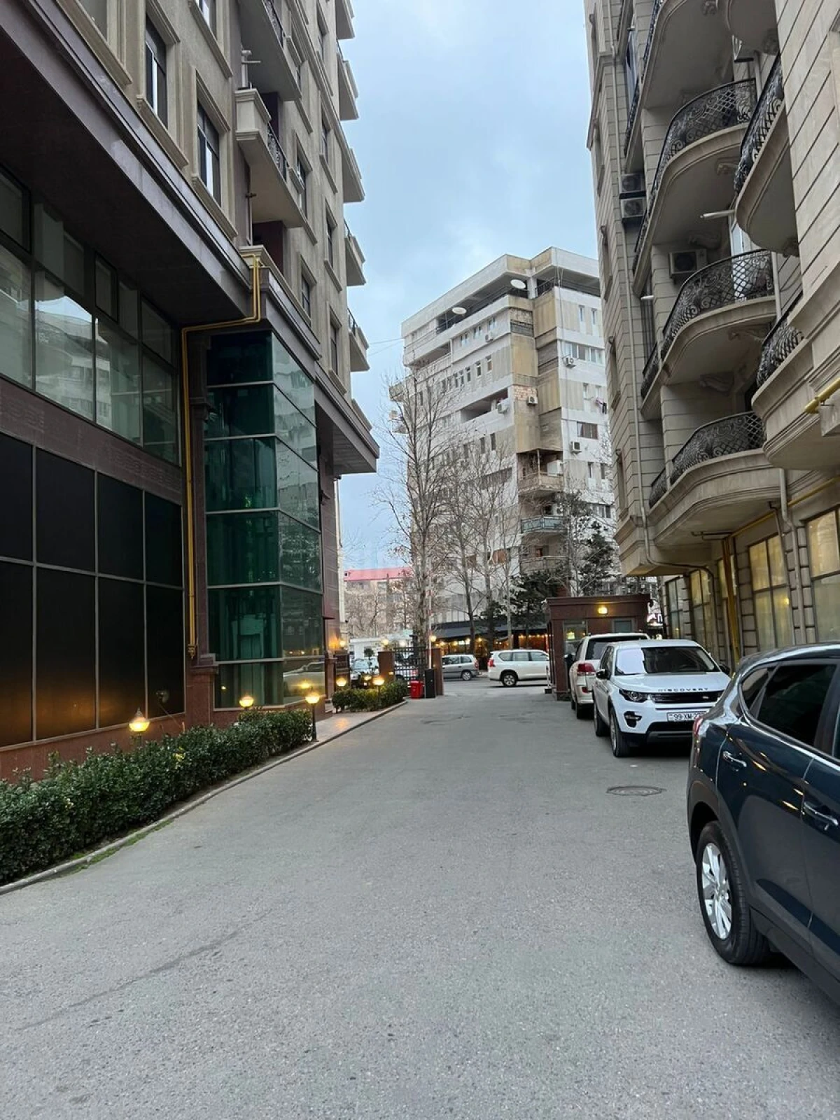 Satılır 3 otaqlı mənzil 135 m²