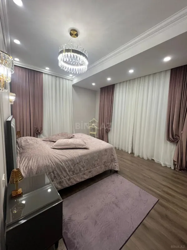 Satılır 3 otaqlı mənzil 135 m²