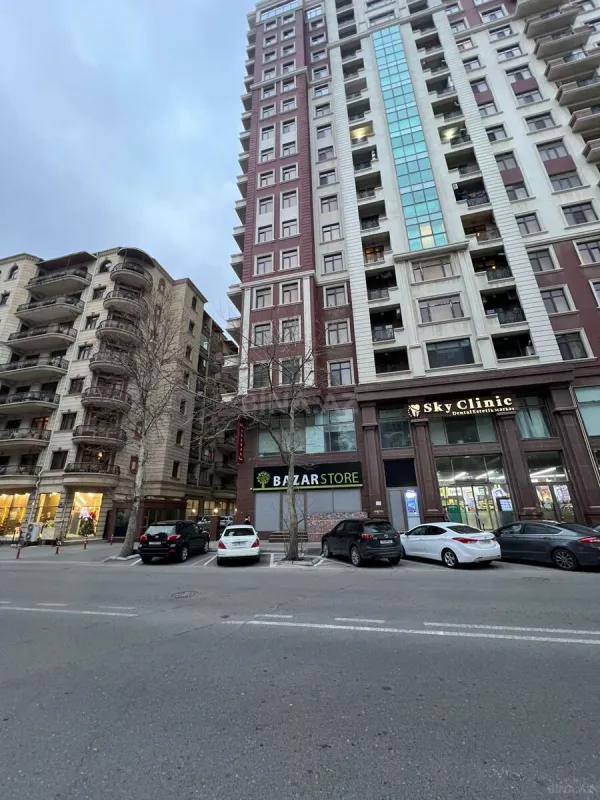 Satılır 3 otaqlı mənzil 135 m²