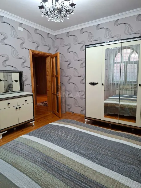 Satılır 5 otaqlı həyət evi 250 m²