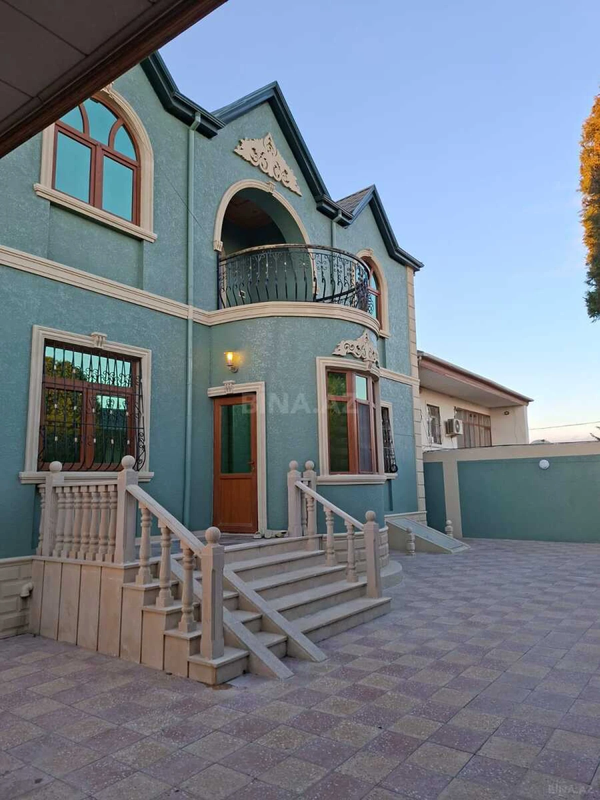 Satılır 5 otaqlı həyət evi 250 m²