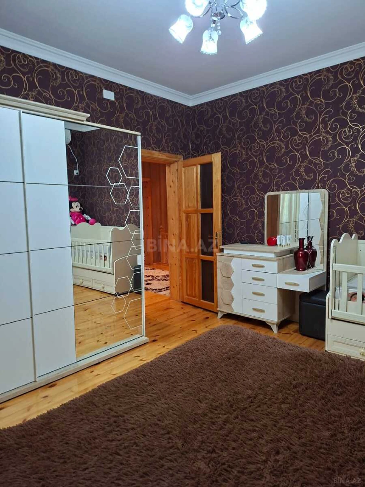 Satılır 5 otaqlı həyət evi 250 m²