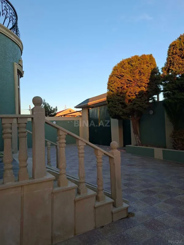 Satılır 5 otaqlı həyət evi 250 m²