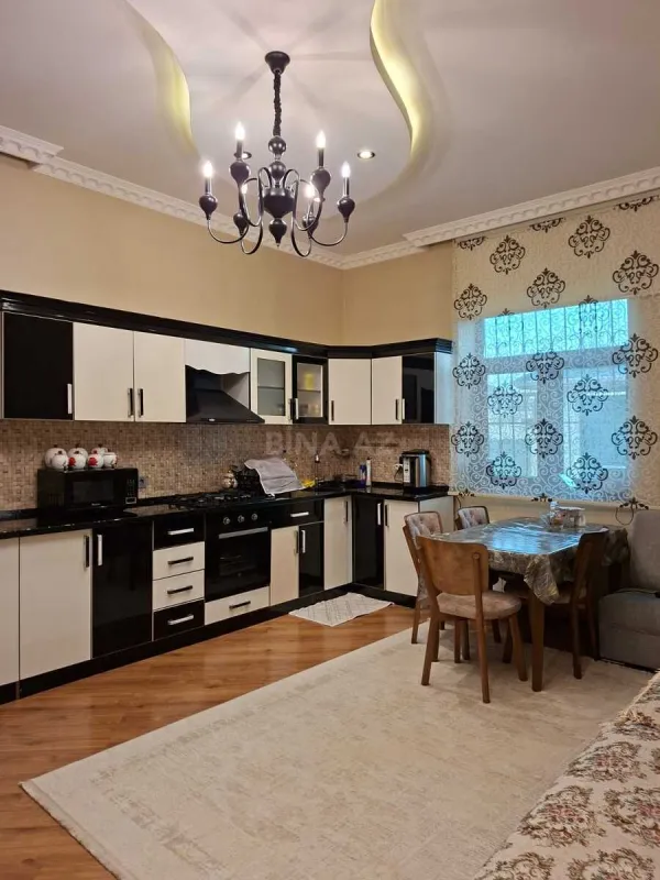 Satılır 5 otaqlı həyət evi 250 m²