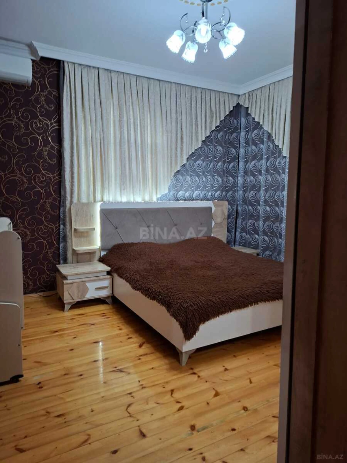Satılır 5 otaqlı həyət evi 250 m²