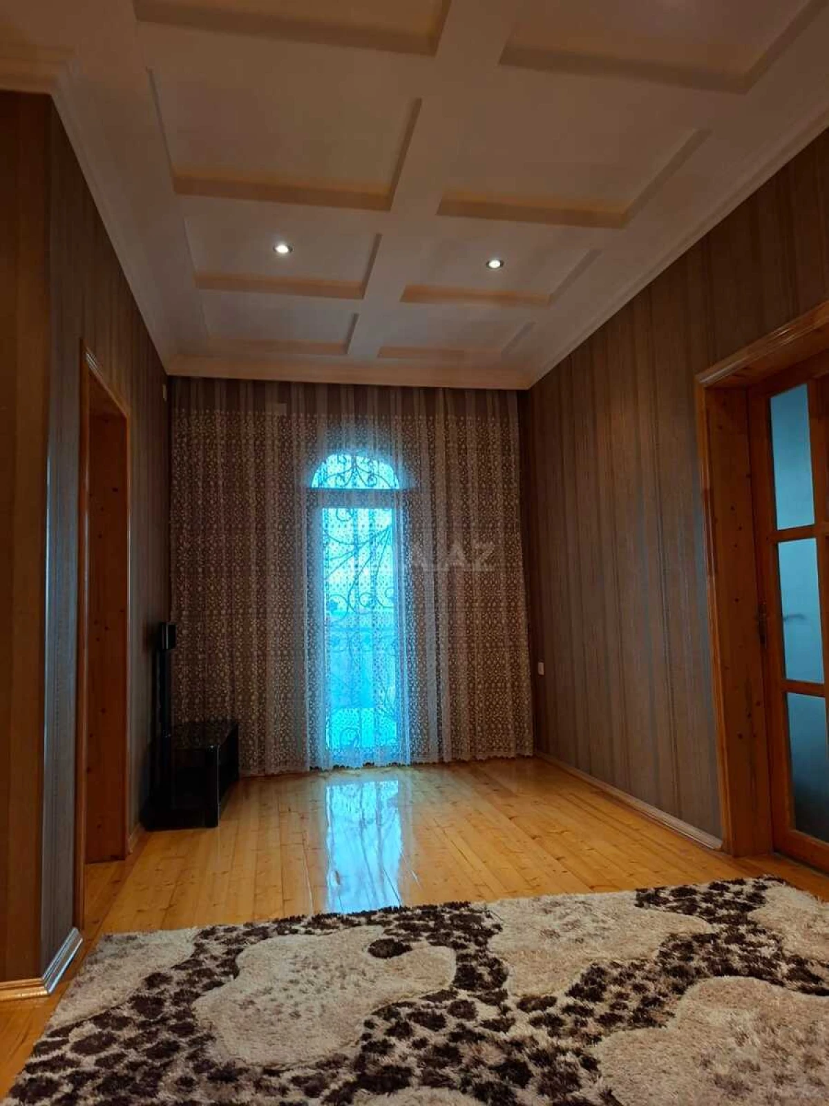 Satılır 5 otaqlı həyət evi 250 m²