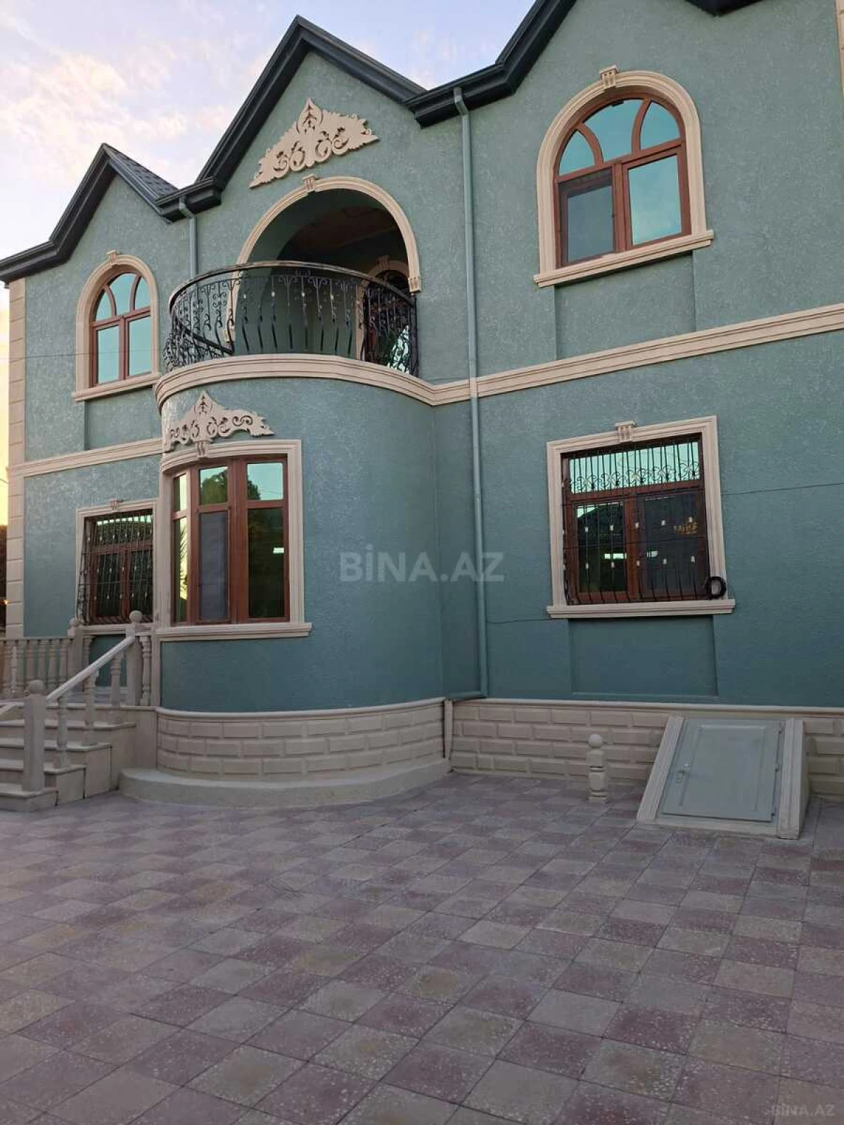 Satılır 5 otaqlı həyət evi 250 m²