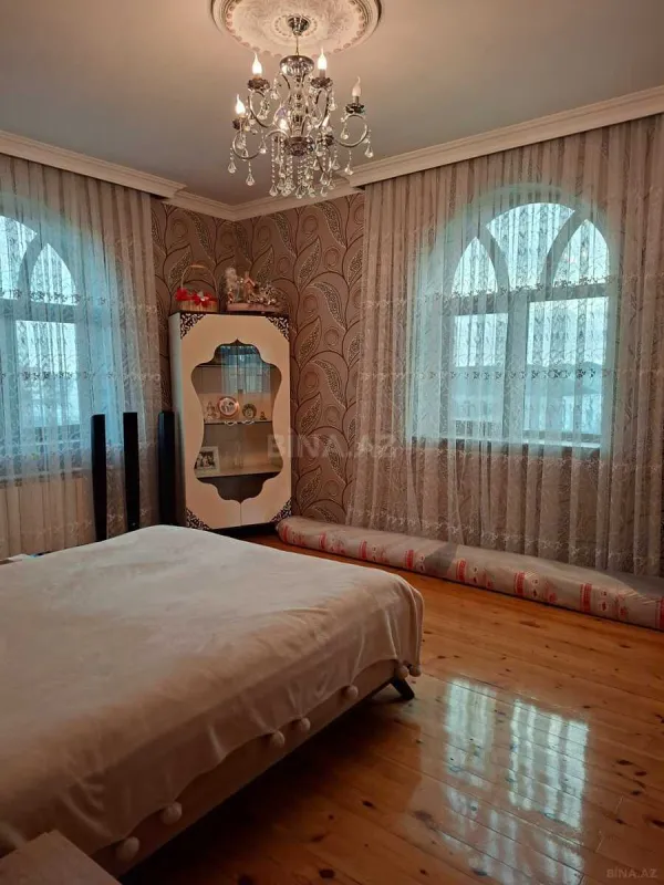 Satılır 5 otaqlı həyət evi 250 m²
