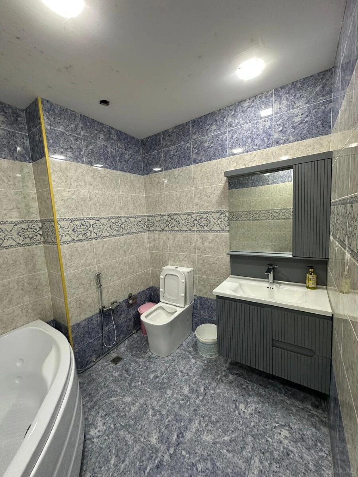 Kirayə verilir 3 otaqlı mənzil 140 m²