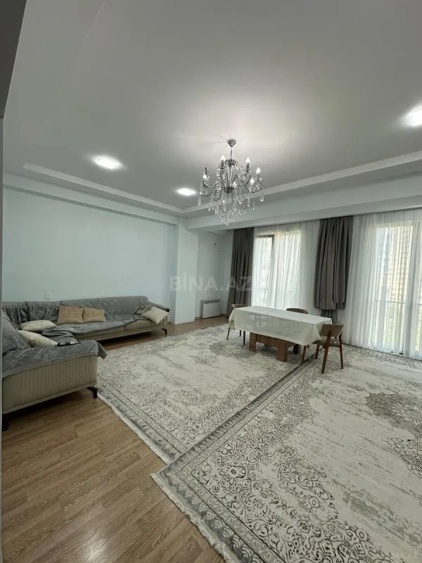 Kirayə verilir 3 otaqlı mənzil 140 m²
