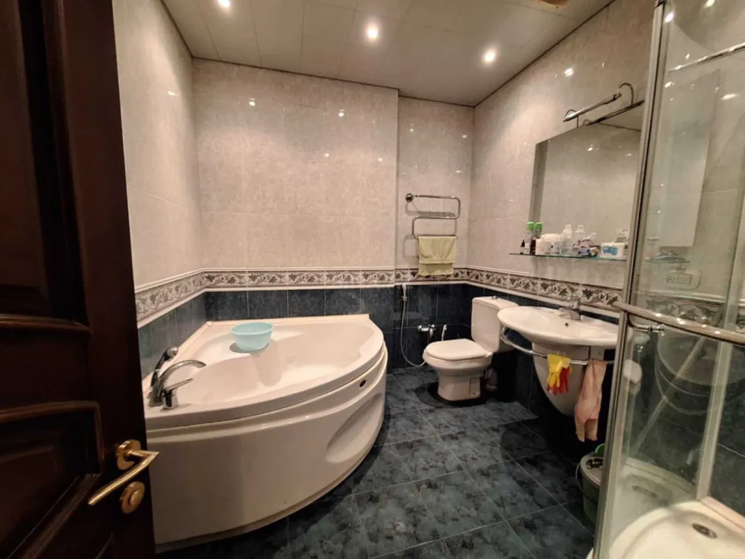 Satılır 4 otaqlı mənzil 155 m²