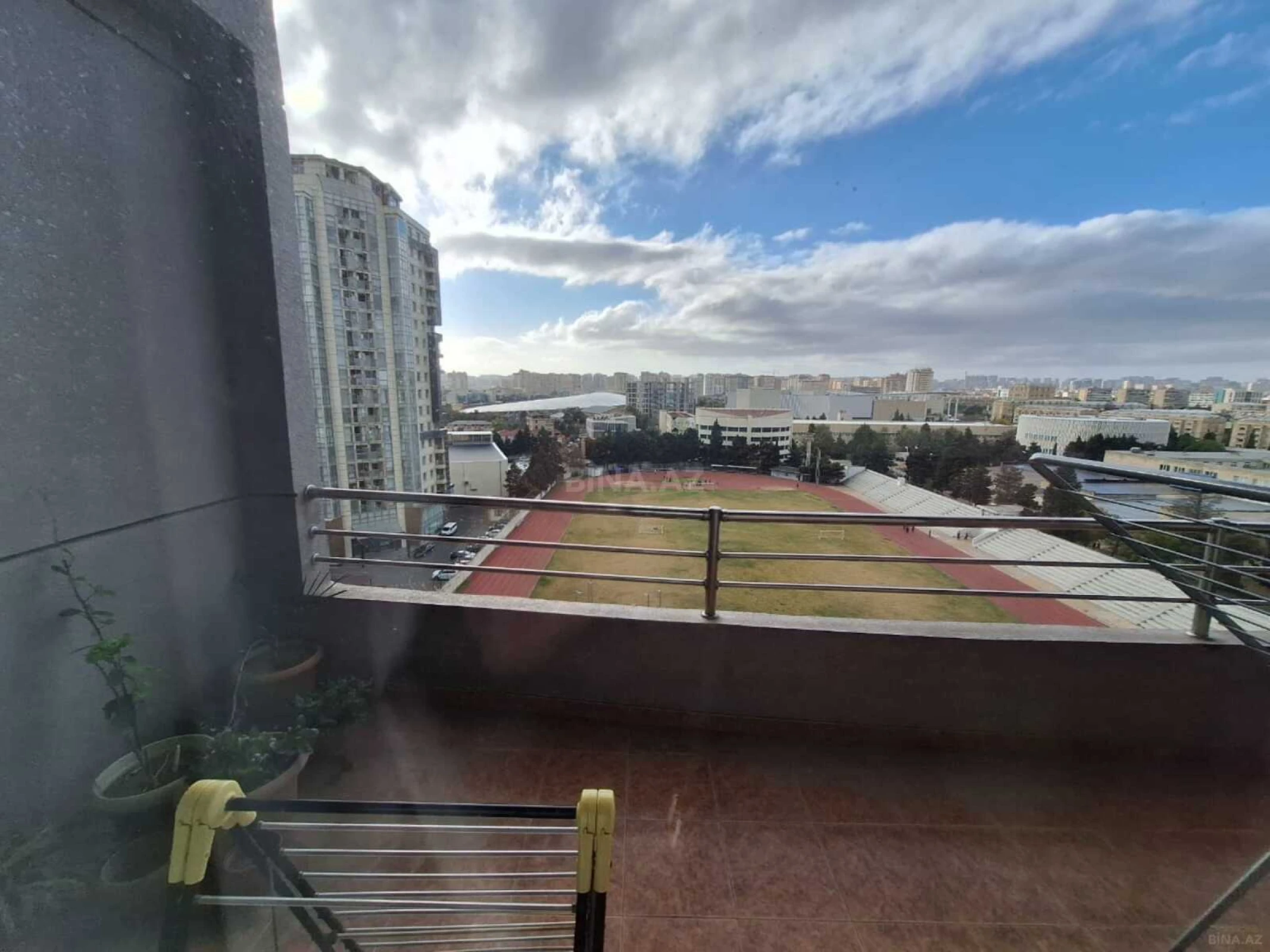 Satılır 4 otaqlı mənzil 155 m²