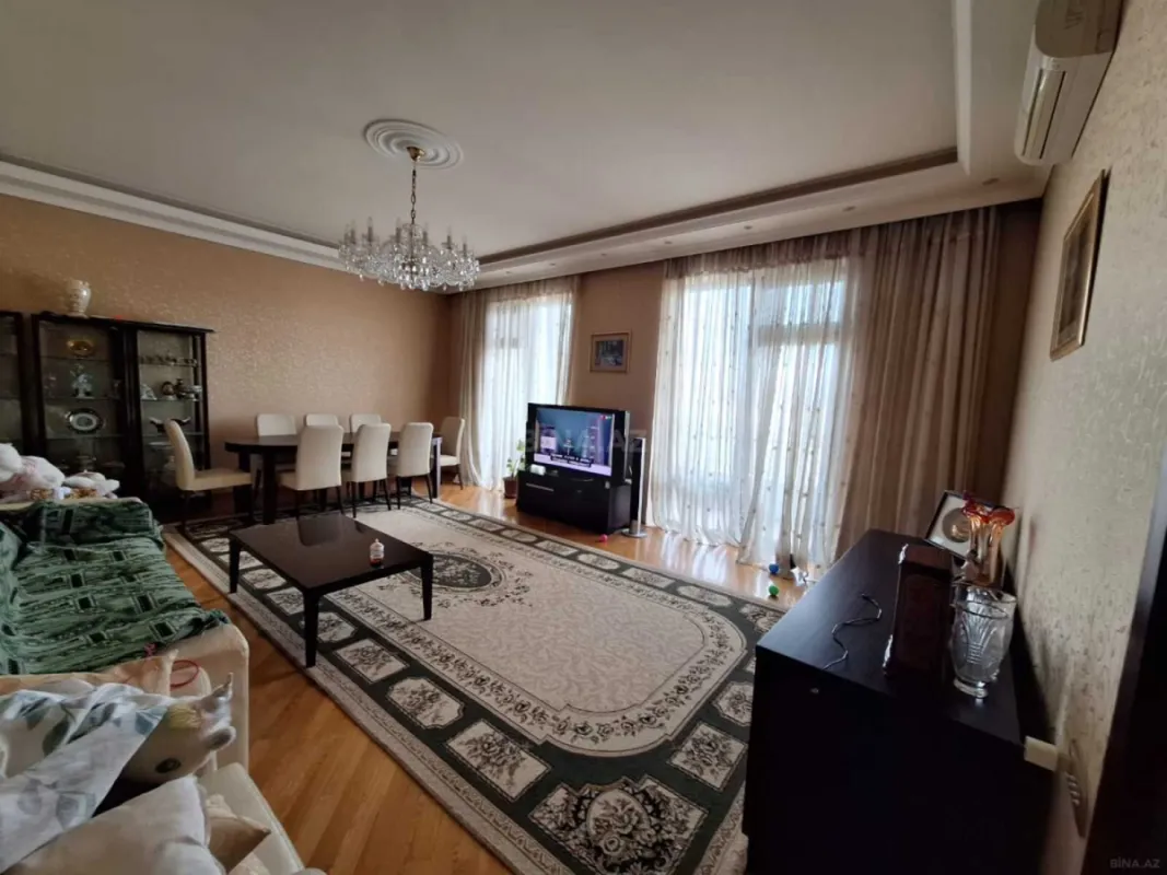 Satılır 4 otaqlı mənzil 155 m²