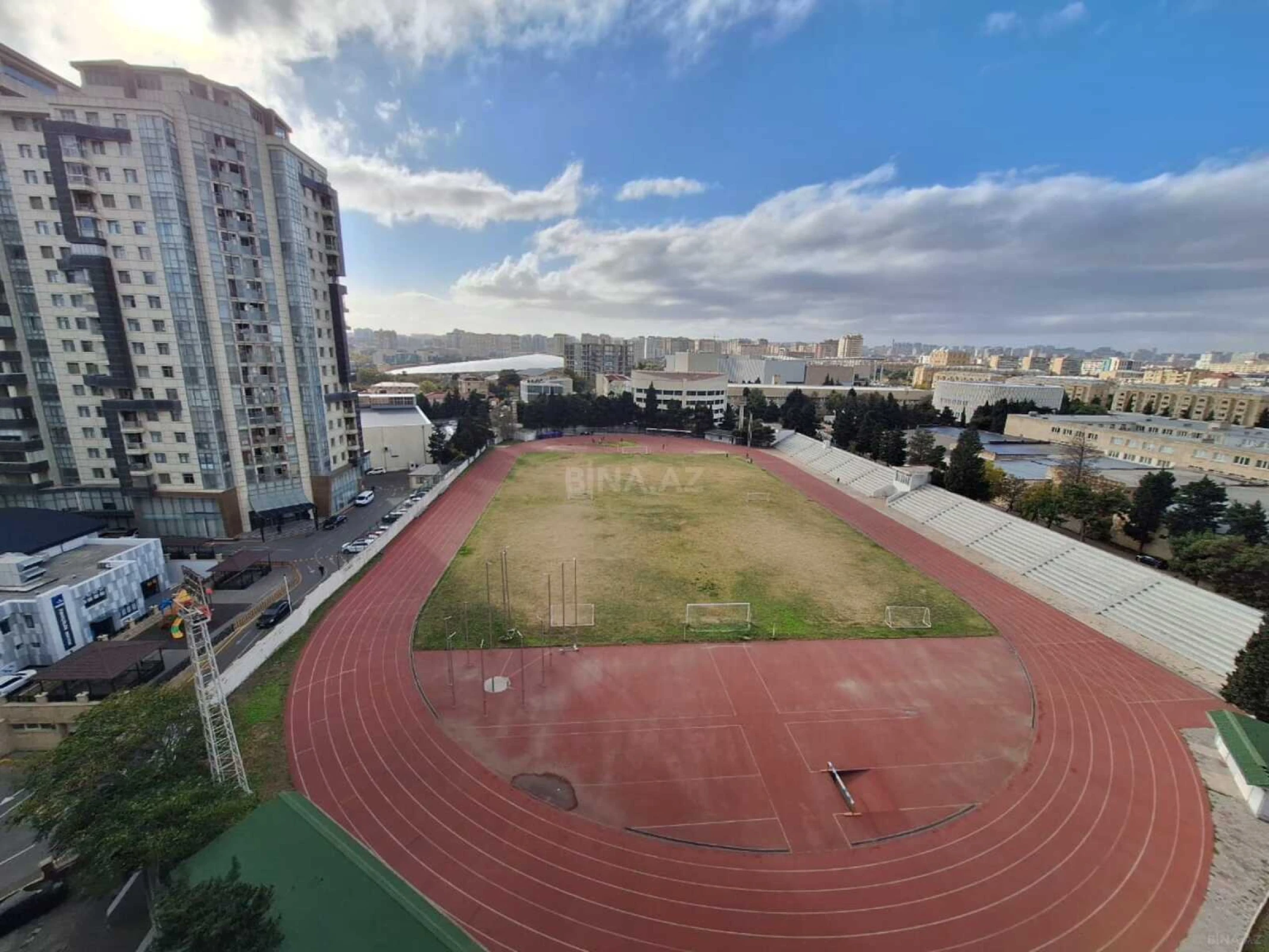 Satılır 4 otaqlı mənzil 155 m²