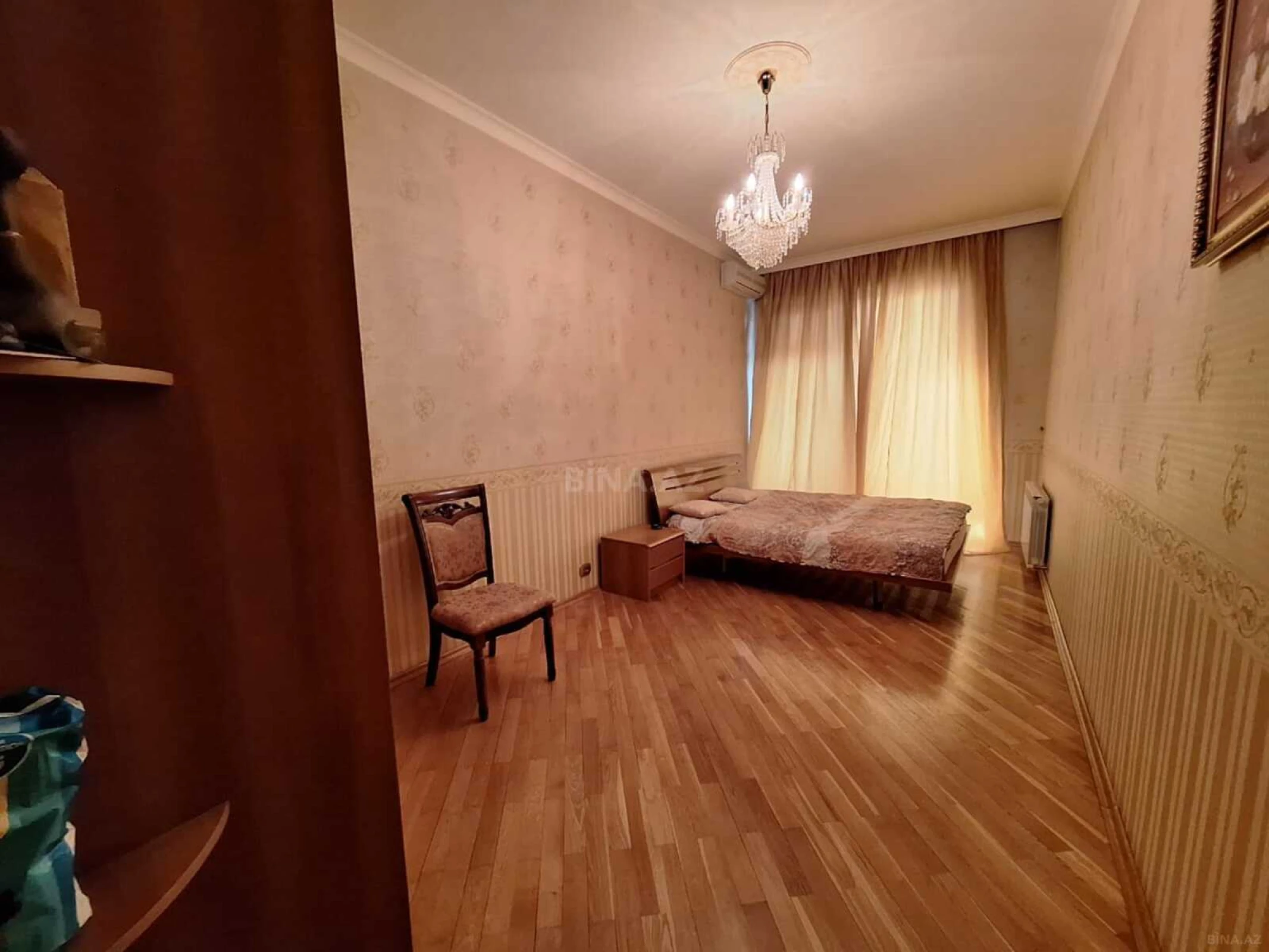 Satılır 4 otaqlı mənzil 155 m²