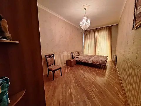 Satılır 4 otaqlı mənzil 155 m²