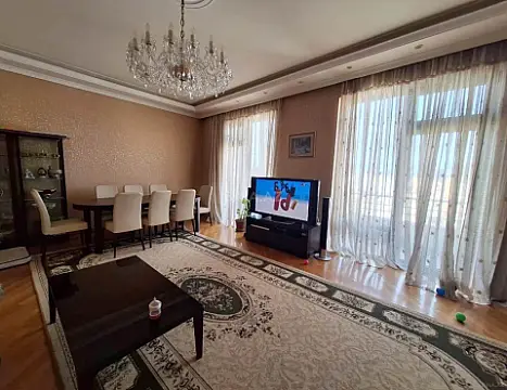 Satılır 4 otaqlı mənzil 155 m²