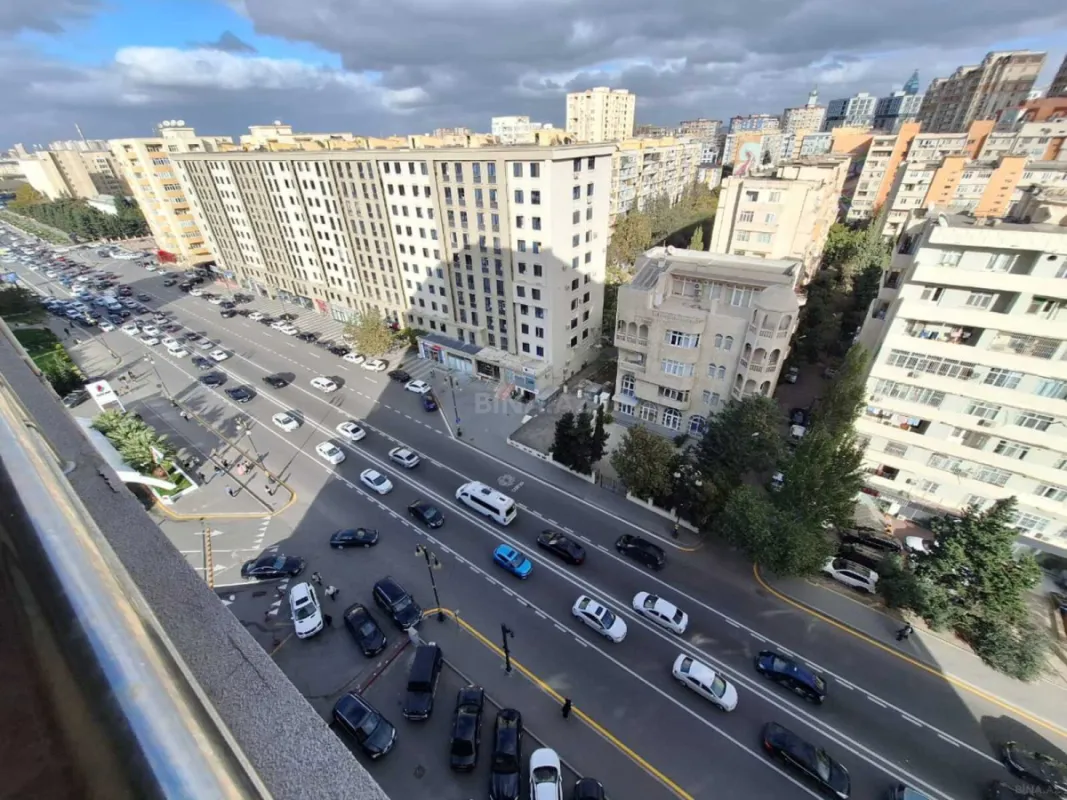 Satılır 4 otaqlı mənzil 155 m²