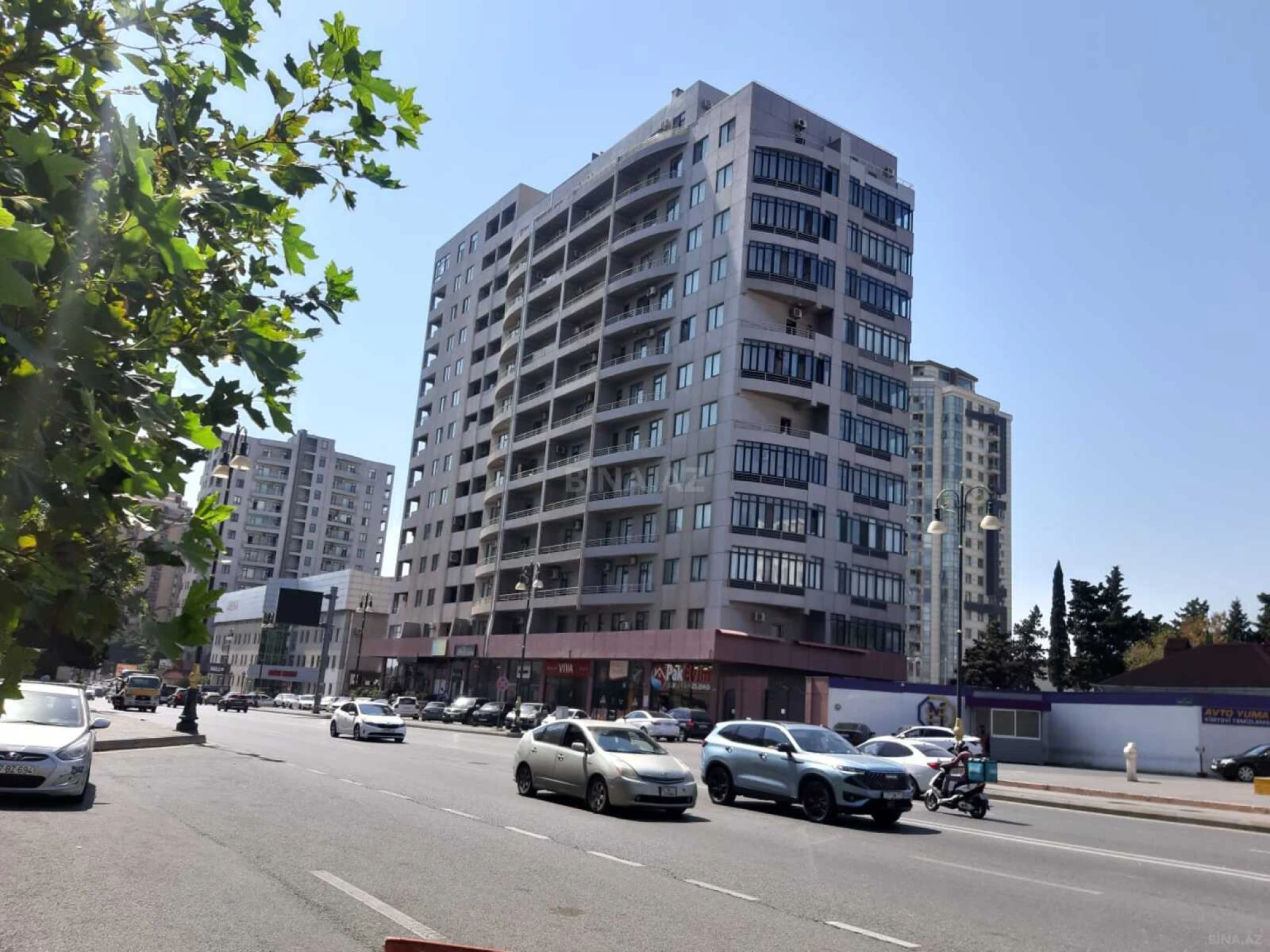 Satılır 4 otaqlı mənzil 155 m²