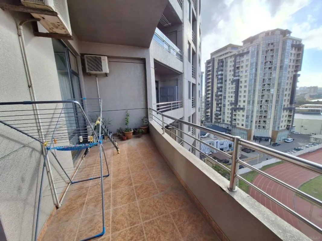 Satılır 4 otaqlı mənzil 155 m²