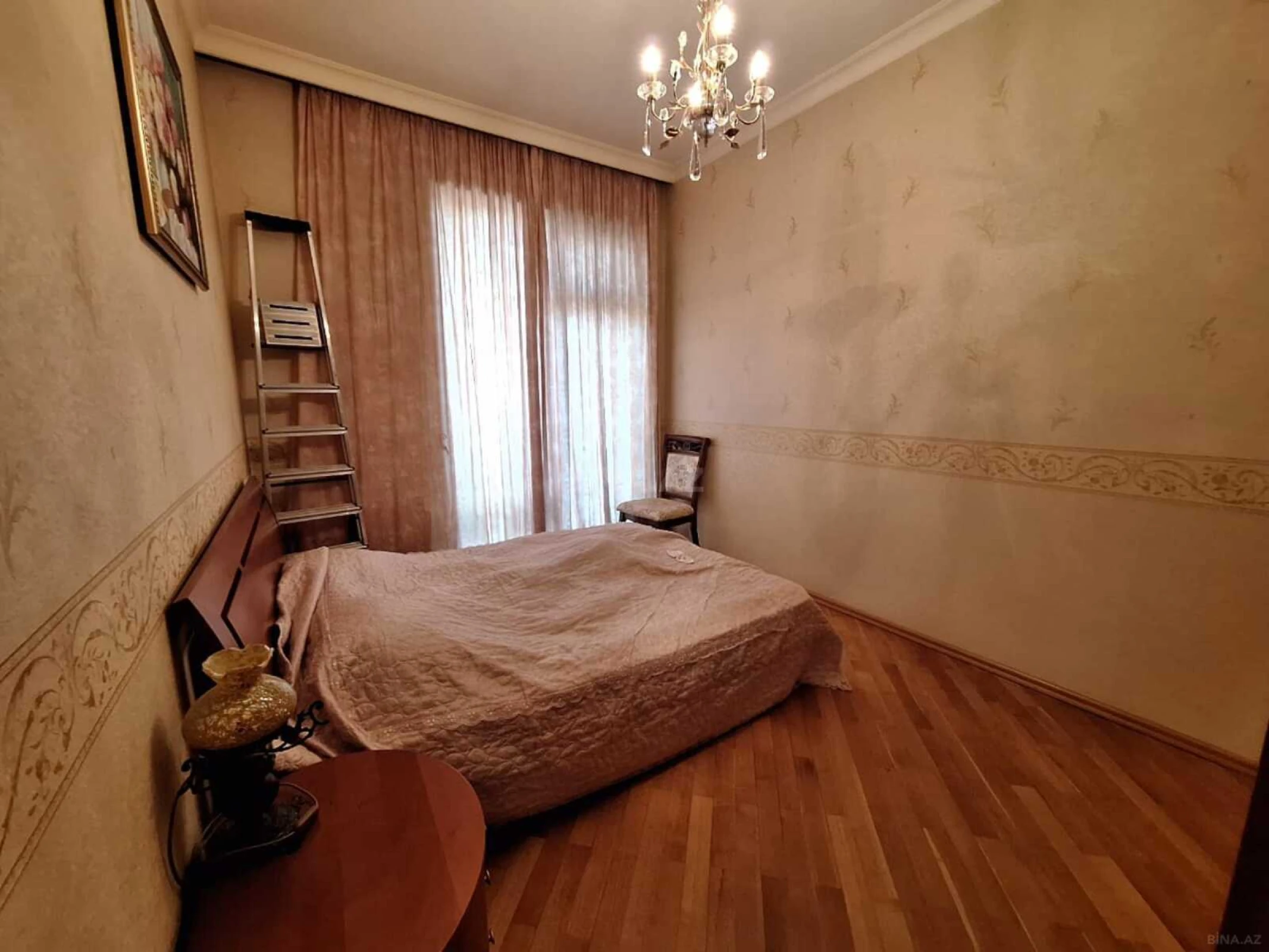 Satılır 4 otaqlı mənzil 155 m²