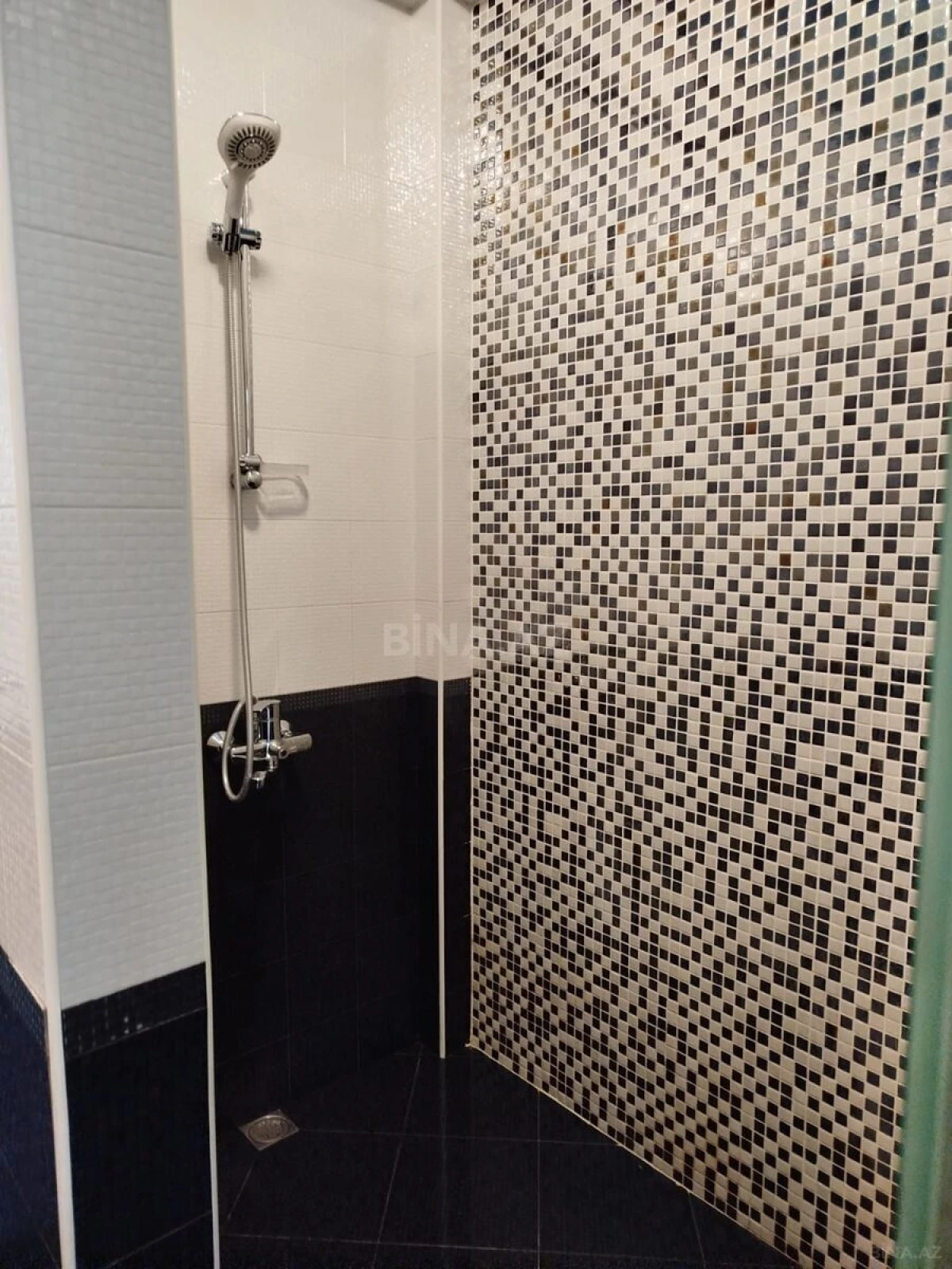 Kirayə verilir 4 otaqlı mənzil 200 m²