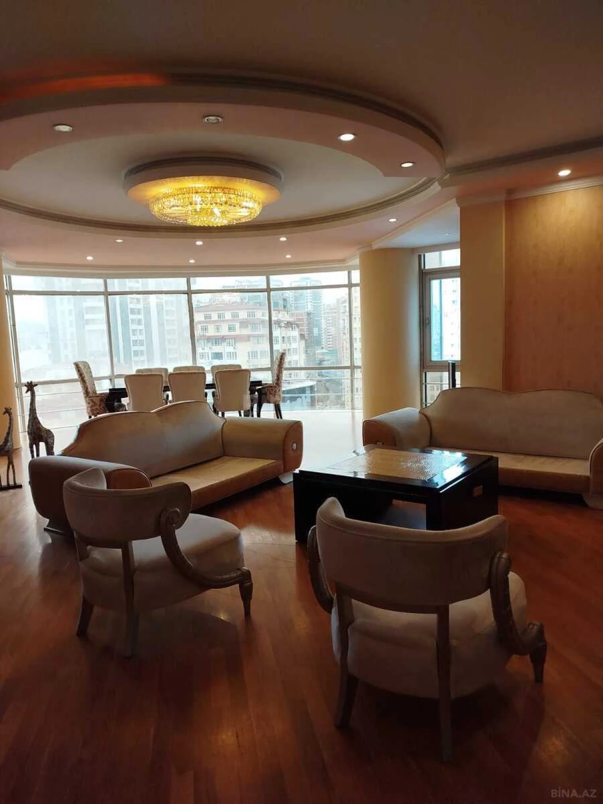 Kirayə verilir 4 otaqlı mənzil 200 m²