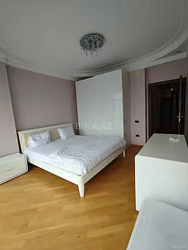 Kirayə verilir 4 otaqlı mənzil 200 m²