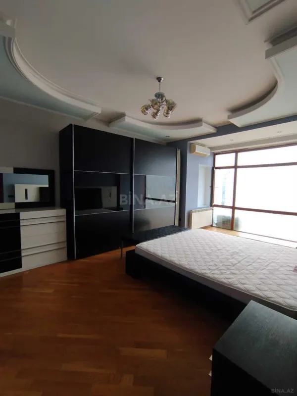 Kirayə verilir 4 otaqlı mənzil 200 m²