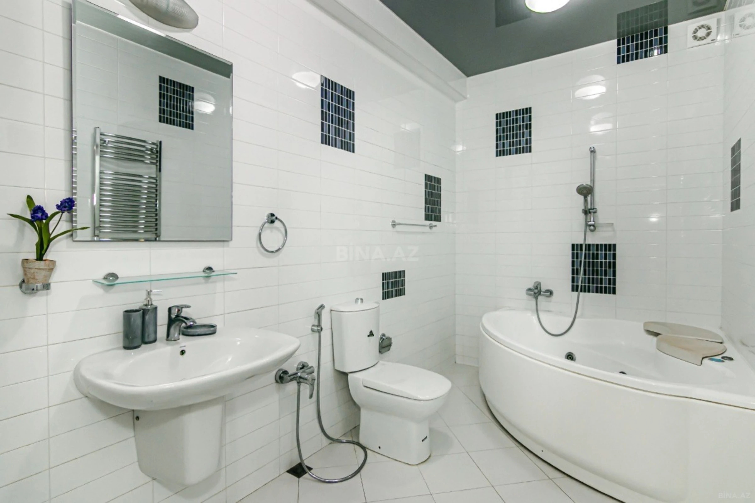 Kirayə verilir 4 otaqlı mənzil 200 m²