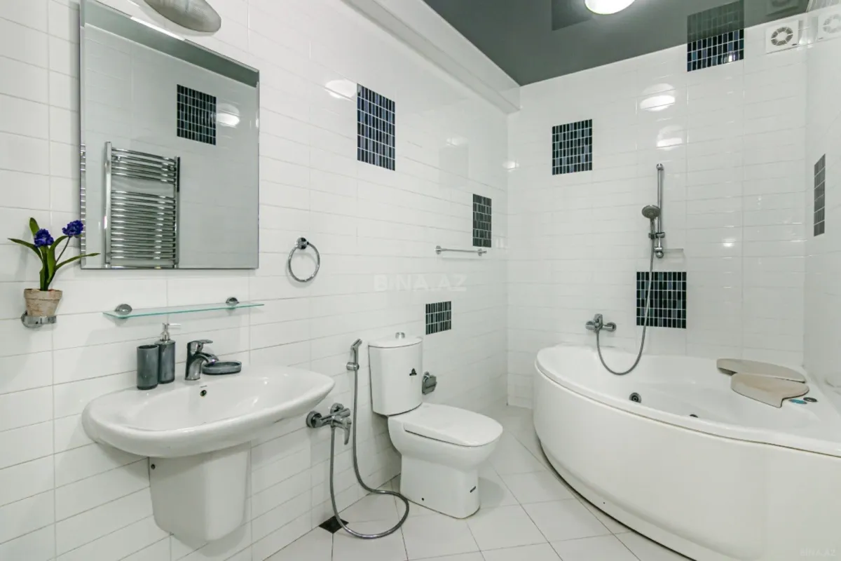 Kirayə verilir 4 otaqlı mənzil 200 m²