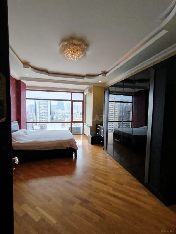 Kirayə verilir 4 otaqlı mənzil 200 m²