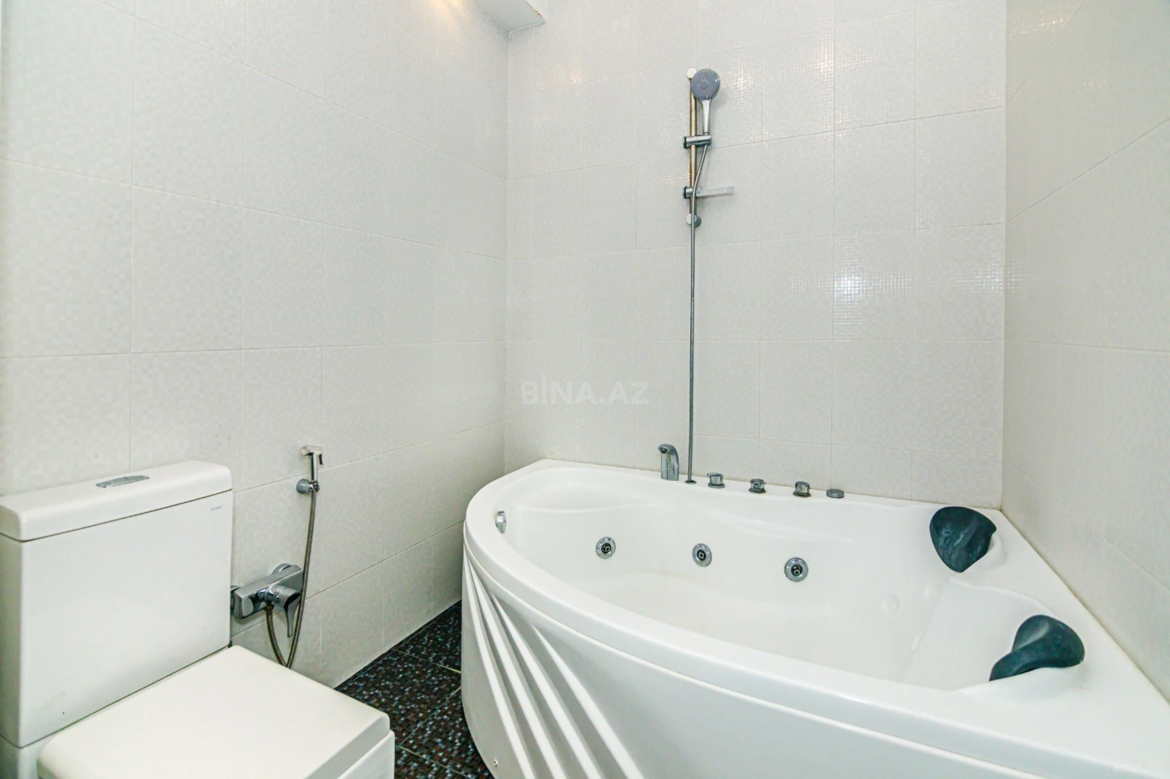 Kirayə verilir 4 otaqlı mənzil 200 m²