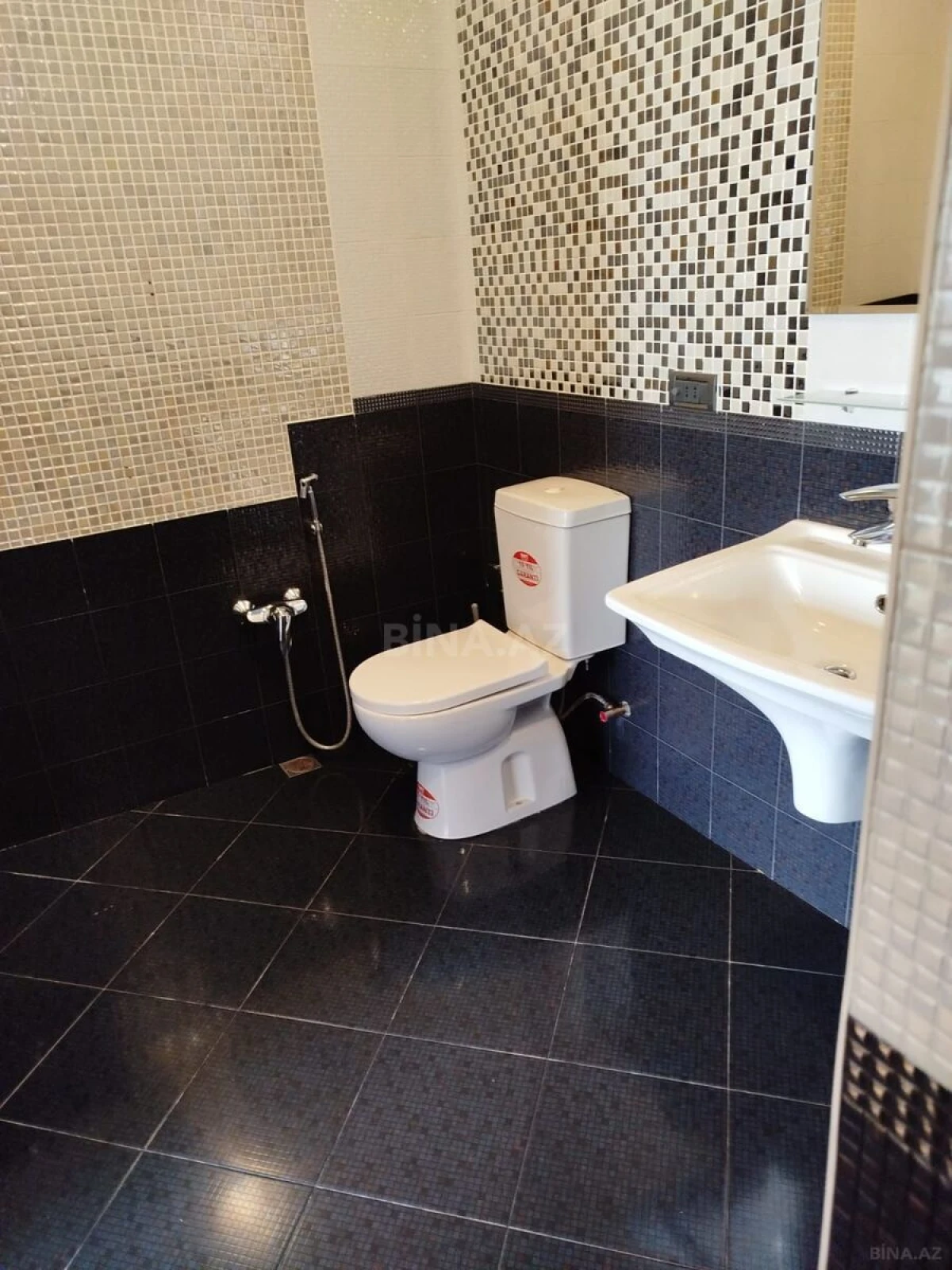Kirayə verilir 4 otaqlı mənzil 200 m²