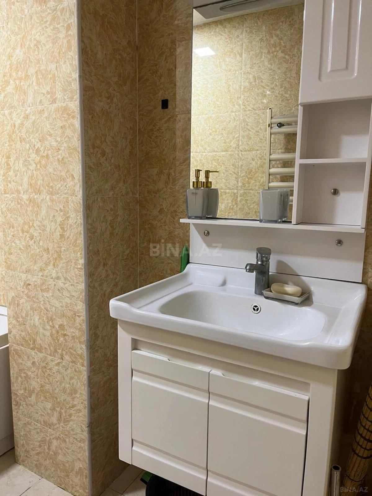 Kirayə verilir 2 otaqlı mənzil 90 m²